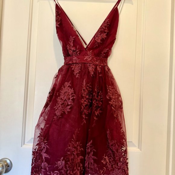 *NWT* (XS) A Love To Remember Wine Red Lace Backless Skater Dress - Picture 6 of 8